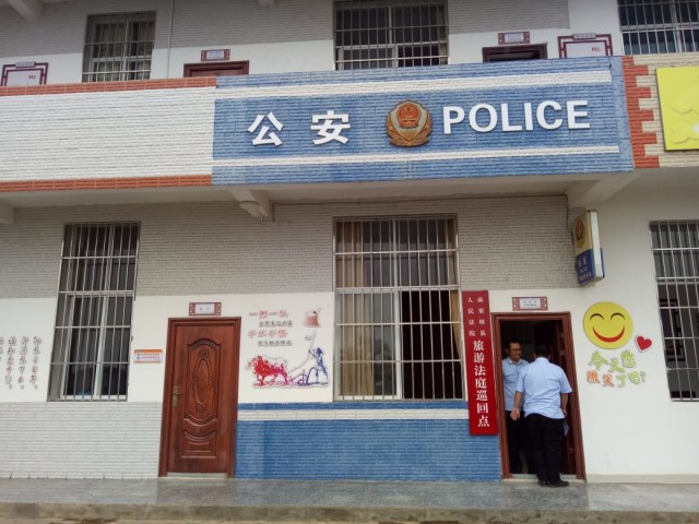 Kantor bersama di Malipo mulai dari polisi sampai e-commerce (Foto: Rachmadin Ismail)