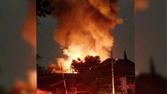 Kebakaran di Jalan Matraman, Menteng (Foto: humasjakfire/instagram)