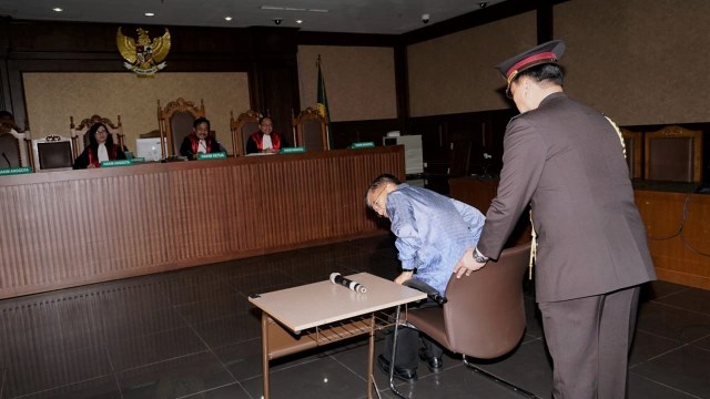 Wakil Presiden, Jusuf Kalla menjadi saksi meringankan untuk Jero Wacik dalam sidang Peninjauan Kembali (PK) di Pengadilan Tipikor Jakarta, Senin (13/8/2018). (Foto: Fanny Kusumawardhan/kumparan)