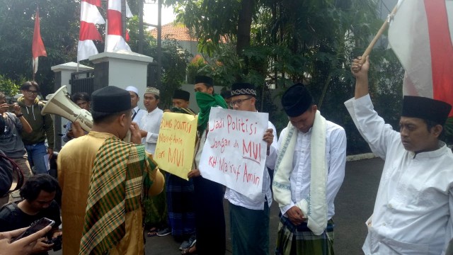 Demo Koalisi Santri tuntut Maruf Amin mundur dari Ketum MUI, di Kantor MUI, Senin (13/8/2018). (Foto: Maulana Ramadhan/kumparan)