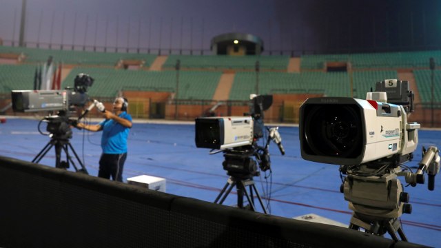 Kamera televisi di stadion (Ilustrasi). Foto: Amr Abdallah Dalsh/Reuters