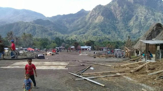 Perkampungan adat Megalitikum Gurusina di Flores, NTT terbakar, Selasa (14/8). (Foto: Doc. Nury Sybli)