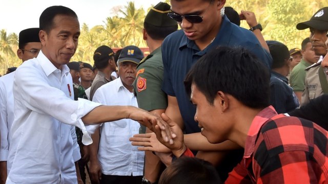 Jokowi Tinjau Lokasi Gempa Lombok, Selasa (14/8). (Foto: Biro Pers Setpres)