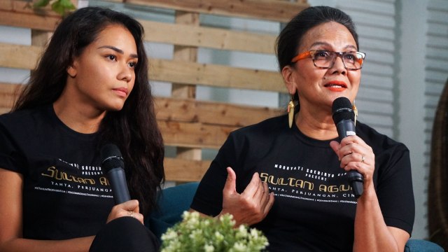 Adinia Wirasti (Kiri), Christine Hakim, pemeran film 'Sultan Agung' (14/08/2018). (Foto: Abil Achmad Akbar/kumparan)