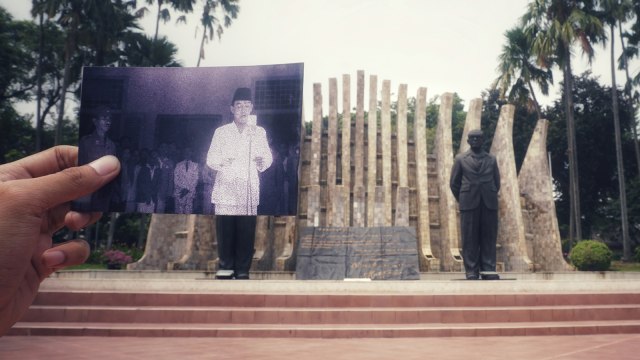 Pengambilan foto reka kejadian dilokasi yang sama dari Presiden Sukarno membacakan teks Proklamasi Kemerdekaan RI Tahun 1945. (Foto: Nugroho Sejati/kumparan dan ANTARA FOTO/IPPHOS)