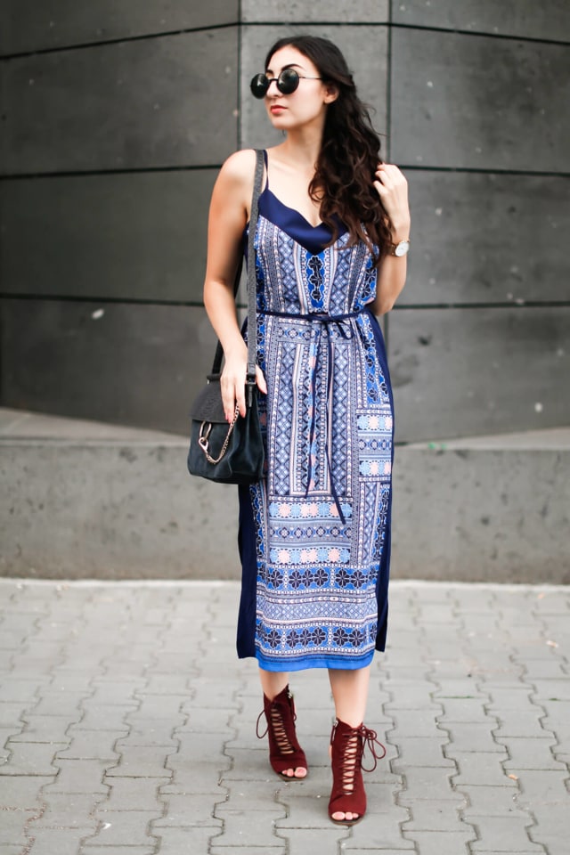 7 Pilihan Midi Dress yang Siap Membuat Penampilan Kamu Semakin Cantik (3)