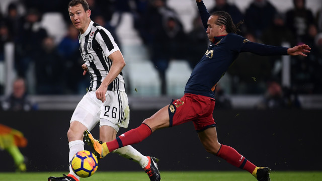Diego Laxalt di laga Genoa vs Juventus. (Foto: MARCO BERTORELLO / AFP)