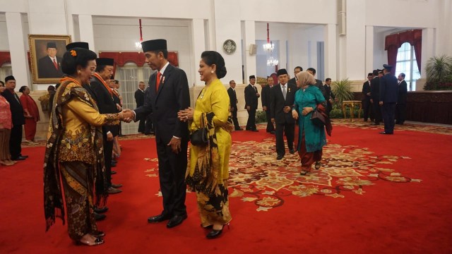 Presiden Joko Widodo Berikan Tanda Kehormatan Kepada 8 Orang yang Berjasa Pada Bangsa dan Negara di Jakarta, Rabu (15/8/2018). (Foto: Yudhistira Amran Saleh/kumparan)