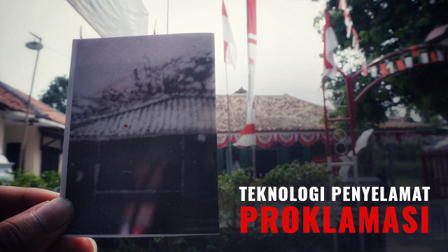 Pengambilan foto reka kejadian dilokasi rumah penculikan Sukarno-Hatta di Rengasdengklok. (Foto: Iqbal Firdaus/kumparan)