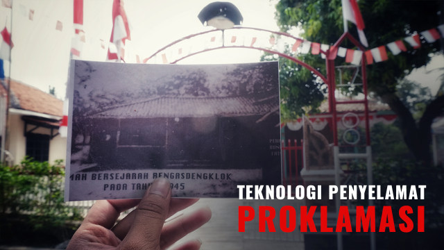 Pengambilan foto reka kejadian dilokasi rumah penculikan Sukarno-Hatta di Rengasdengklok. (Foto: Iqbal Firdaus/kumparan)