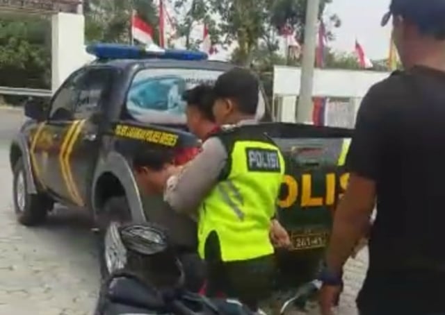 Bermobil, Pencuri Kotak Amal Masjid di Brebes Disergap Warga