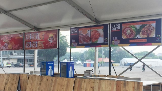 Booth makanan yang disiapkan oleh panitia penyelenggara Asian Games 2018 (INASGOC), Rabu (15/8). (Foto: Sandy Firdaus/kumparan)