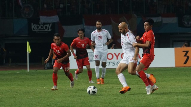 Laga Indonesia vs Palestina dalam ajang Asian Games di Stadion Patriot, Rabu (15/8). (Foto: Fanny Kusumawardhani/kumparan)
