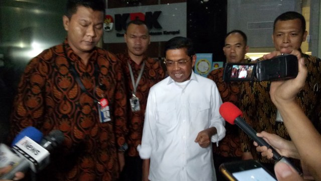 Menteri sosial Idrus Marham usai diperiksa sebagai saksi dalam perkara korupsi suap pembangunan PLTU Riau-1 (Foto: Aprilandika Pratama/kumparan)