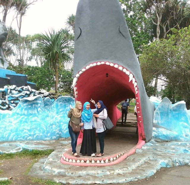 Mampir Ke Pantai Batu Hiu Eh Tidak Ada Hiu Nya Kumparancom