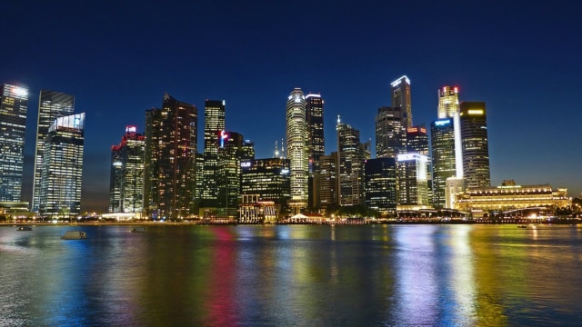 Kota Singapura di malam hari (Foto: Pixabay)