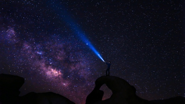 Stargazing, kegiatan melihat bintang. (Foto: Pixabay)