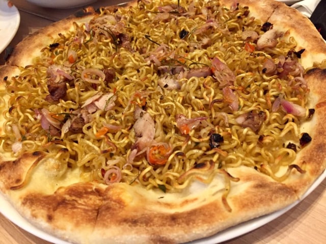 Pizza Sambal Matah (Foto: Safira Maharani/ kumparan)