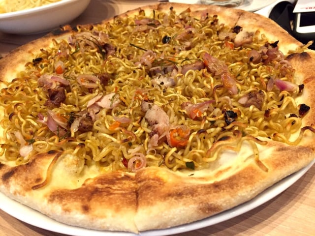 Pizza Sambal Matah (Foto: Safira Maharani/ kumparan)