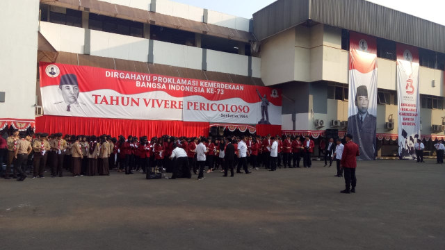 Suasana jelang upacara kemerdekaan di Universitas Bung Karno Jakarta. (Foto: Aprilandika Pratama/kumparan)
