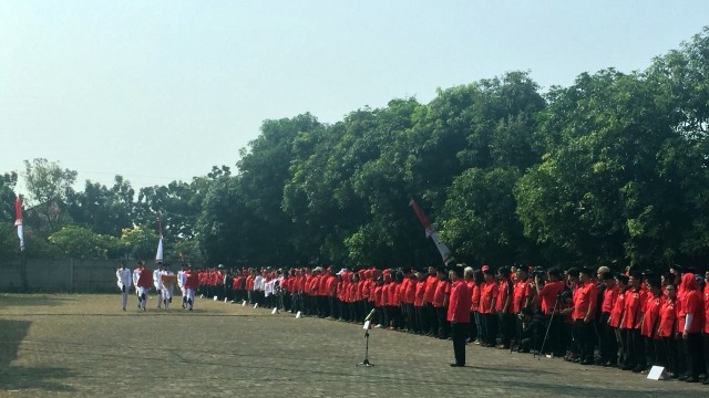 Prosesi Upacara Bendera Kemerdekaan RI ke-73 di DPP PDIP yang diikuti oleh Perwakilan pengurus PDIP se Jabodetabek, Jakarta, JUmat (17/8/18). (Foto: Ferry Fadhlurrahman/kumparan)