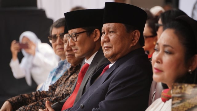 Prabowo Subianto (tengah) pada Upacara Peringatan HUT RI di Universitas Bung Karno, Jakarta, Jumat (17/8/2018). (Foto: Nugroho Sejati/kumparan)