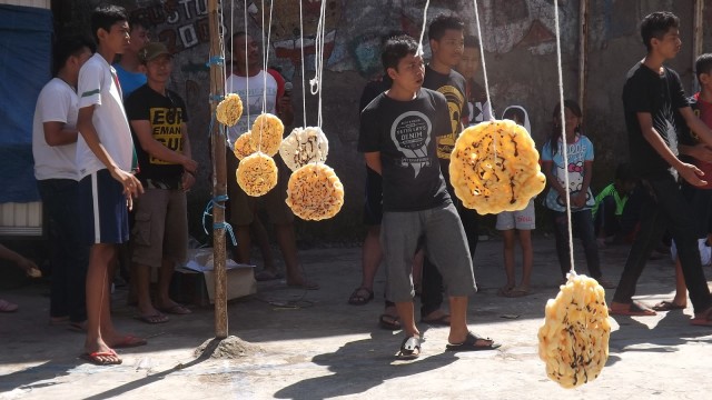 Lomba makan kerupuk (Foto: flickr/ kangope)
