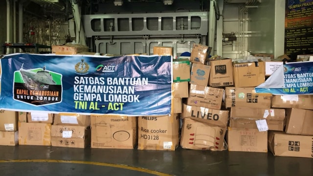 Satgas bantuan kemanusiaan gempa Lombok, TNI AL - ACT (Foto: Yuanan Fatwalloh/kumparan)