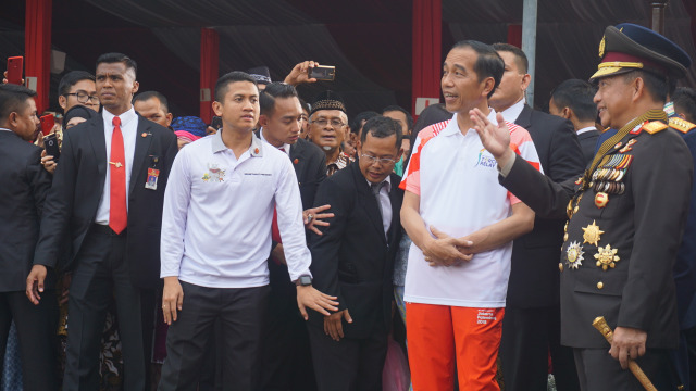 Jokowi saat Nantikan Obor Asian Games 2018 di Istana Negara (Foto: Yudhistira Amran Saleh/kumparan)