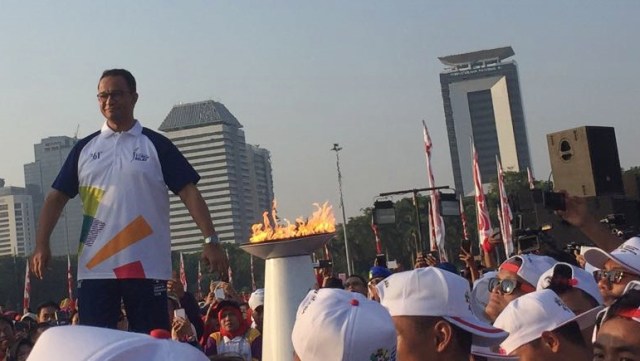 Kegiatan torch relay Asian Games 2018 di Monas, Sabtu (18/82018). (Foto: Moh Fajri/kumparan)