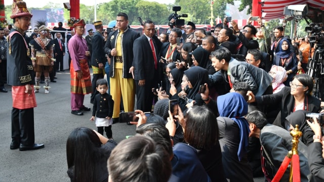 Presiden Joko Widodo bersama Jan Ethes di Istana Merdeka. (Foto: Dok. Biro Pers Setpres)