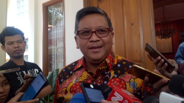 Sekjen PDIP Hasto Kristiyanto di rumah pemenangan Cemara, Jakarta Pusat. (Foto: Adhim Mugni Mubaroq/kumparan)