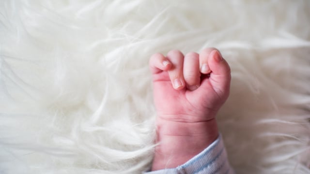 Ilustrasi tangan bayi mengepal Foto: shutterstock