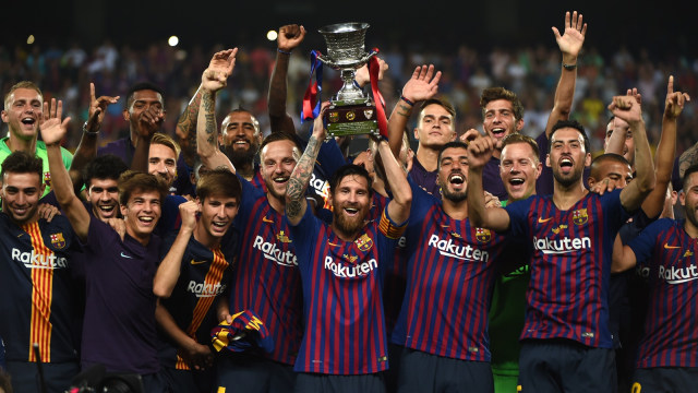 Selebrasi Barcelona usai menjuarai Piala Super Spanyol. (Foto: Fadel Senna/AFP)