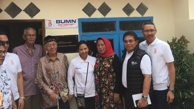 Menteri BUMN Bantu Renovasi Rumah Eks Karyawan PT Telkom (Persero) Tbk. (Foto: Abdul Latif/kumparan)