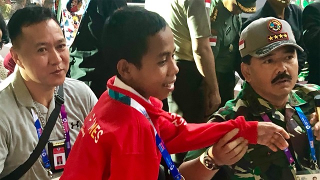 Joni Bersama Menteri, Panglima TNI dan Kapolri. (Foto: Twitter/pramonoanung)