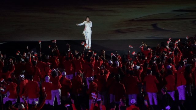 Penampilan Via Vallen di Opening Ceremony Asian Games. (Foto: Fanny Kusumawardhani/kumparan)