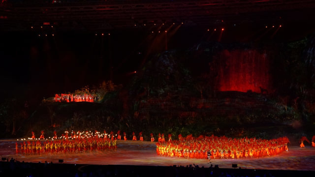 Fire Show di Opening Ceremony Asian Games 2018. (Foto: Fanny Kusumawardhani/kumparan)