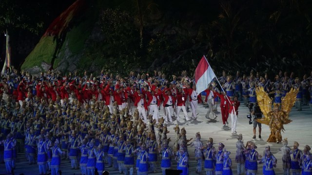 Kontingen Indonesia dalam opening ceremony Asian Games 2018. (Foto: Fanny Kusumawardhani/kumparan)