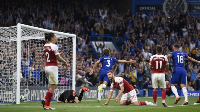 Gol Marcos Alonso menangkan Chelsea atas Arsenal. (Foto: REUTERS/Toby Melville)