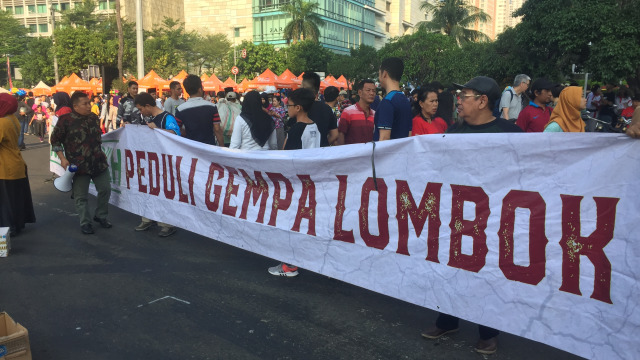 Aksi penggalangan dana untuk korban gempa lombok di CFD. (Foto: Raga Imam/ Kumparan)