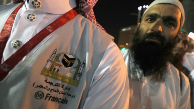 Para penerjemah haji di Makkah (Foto: AFP/Ahmad Al Rubaye)