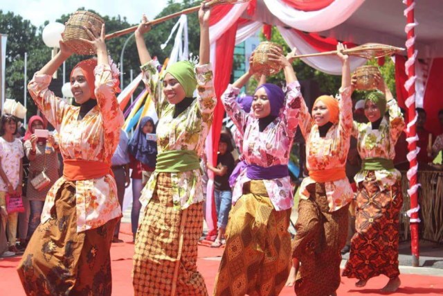 Tarian Khas Maluku Dilombakan Dalam Pesta Teluk 2018 