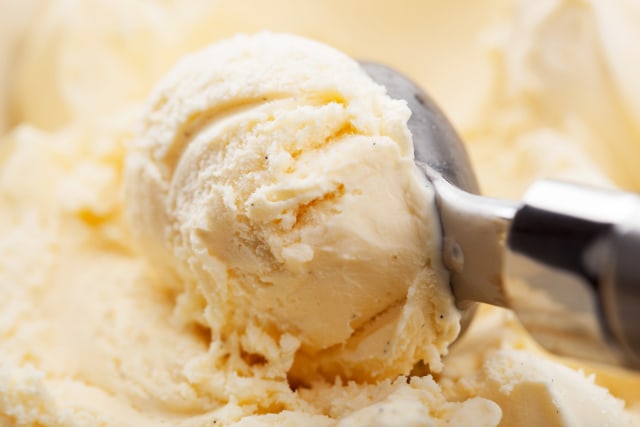 Ilustrasi menyendok es krim. Foto: Thinkstock