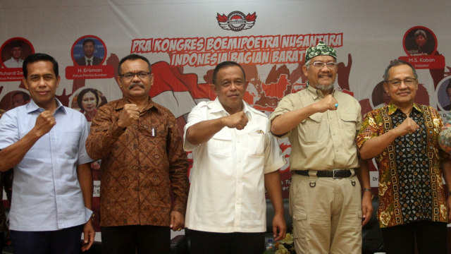 Ketua Tim Pemenangan Prabowo-Sandi, Djoko Santoso (tengah), Senin (20/8/18). (Foto: ANTARA FOTO/Muhammad Arif Pribadi)