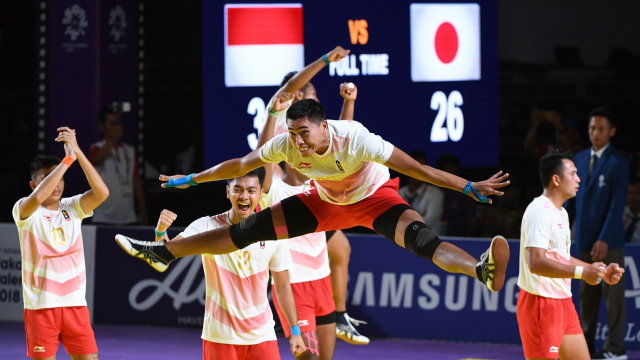 Atlet kabaddi Indonesia, I Putu Wahyu Juniarthai, melompat kegirangan usai membawa timnya menang atas Jepang. (Foto: ANTARA/INASGOC/Syaiful Arif)