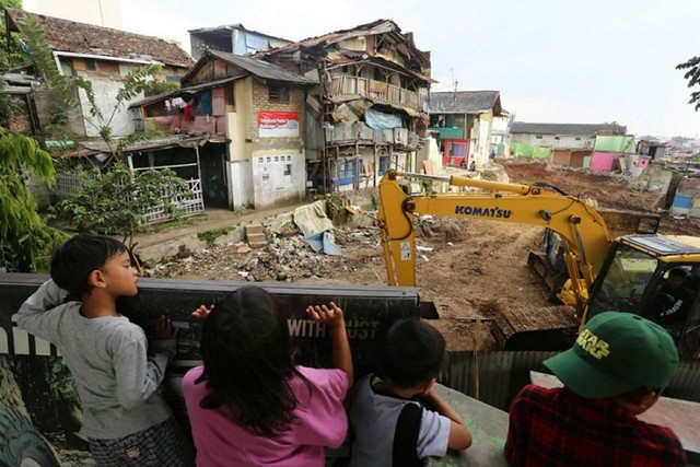 Warga Bandung yang Menolak Rumah Deret Pilih Bertahan di Tengah Peringatan Penggusuran