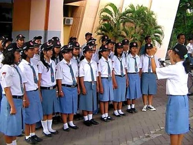 SMA/SMK Akan Digratiskan Khofifah, Risma Bersyukur