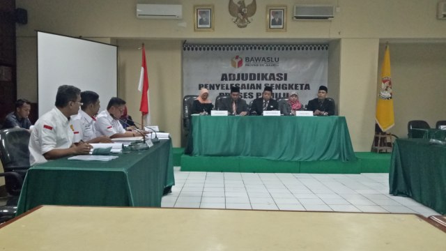 Sidang ajudikasi perselisihan Pemilu Legislatif 2019 antara M. Taufik dan KPU DKI Jakarta di Kantor Bawaslu DKI, Selasa (21/8/18). (Foto: Nabilla Fatiara/kumparan)