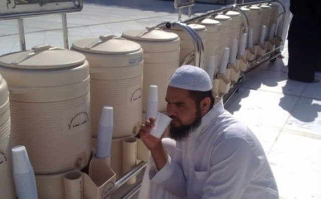 Khasiat Air Zamzam Ini Khasiat Menurut Kanjeng Nabi Kumparan Com